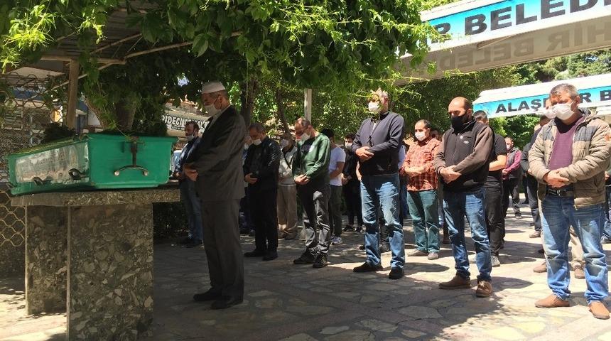 İlkokul &ouml;ğretmeni kalbine yenik d&uuml;şt&uuml;