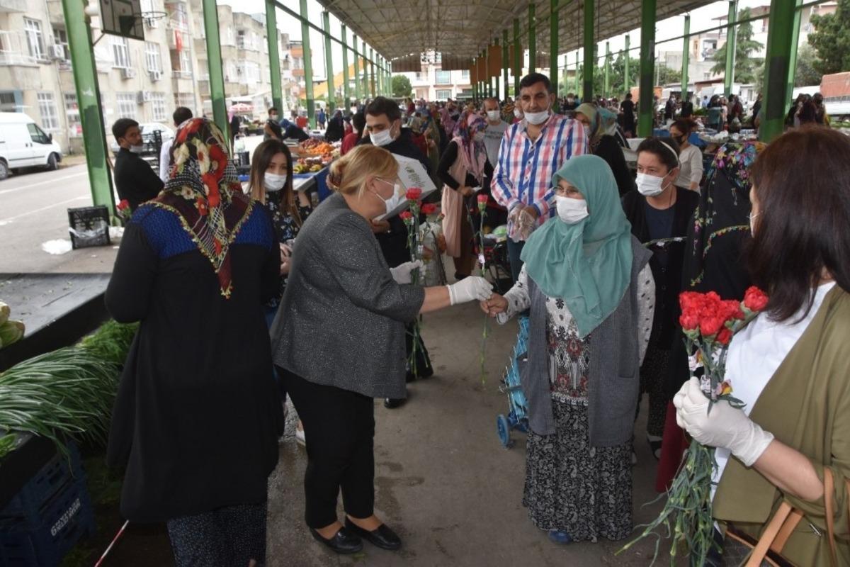 Başkan Erdem&rsquo;den Anneler G&uuml;n&uuml; jesti