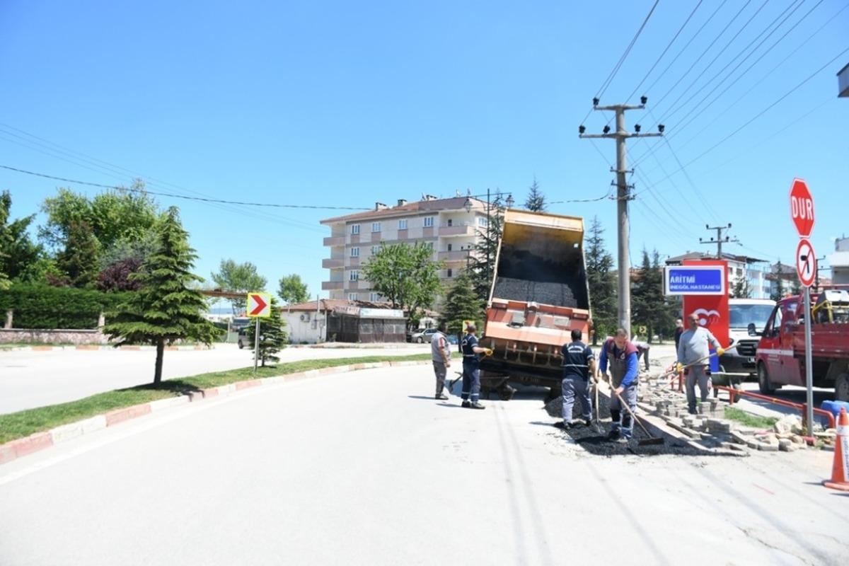 İneg&ouml;l Belediyesi sahada &ccedil;alışmalarını s&uuml;rd&uuml;r&uuml;yor