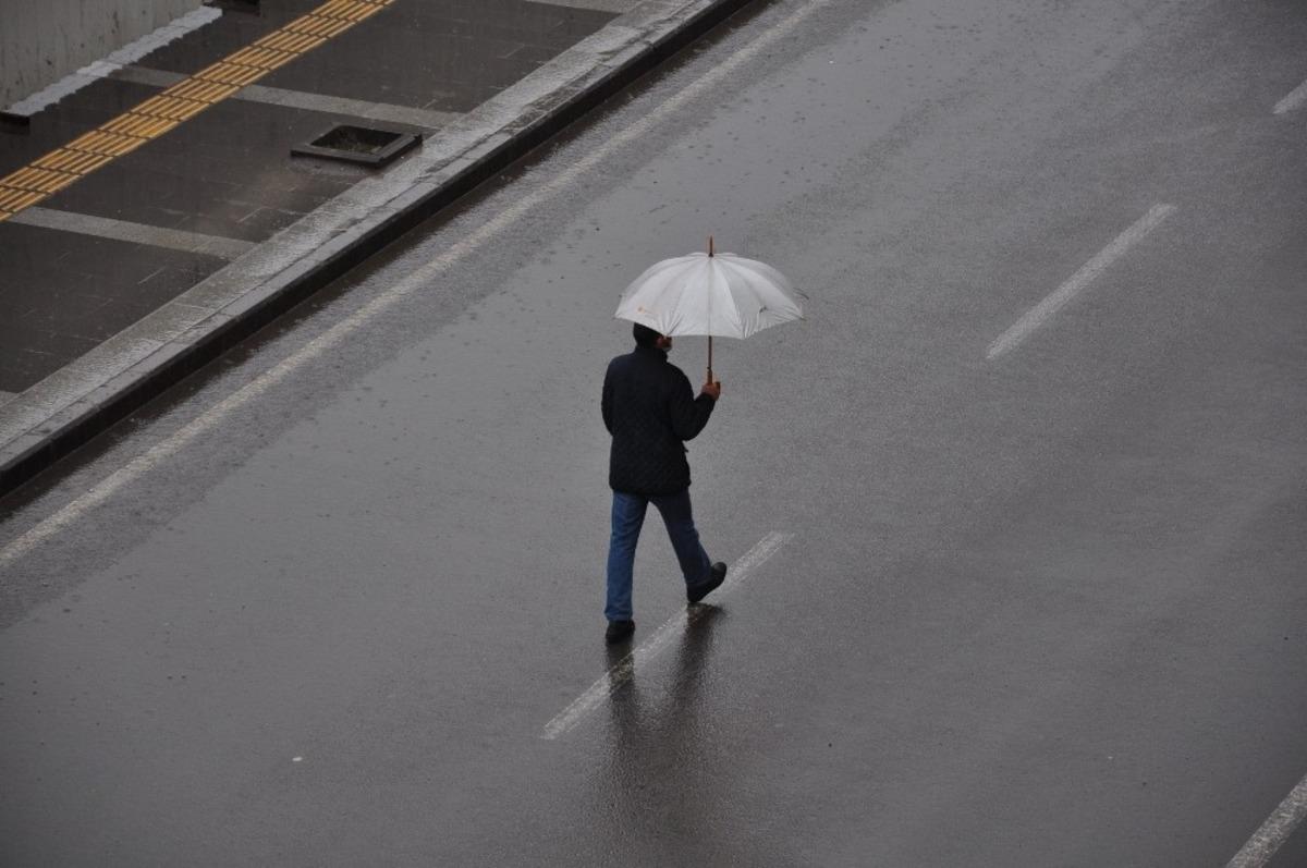Kars&rsquo;ta yağmur etkili oluyor