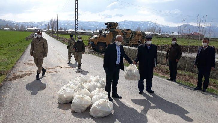 Çaldıran Belediyesi’nden karantinadaki mahalleye dezenfektan malzemesi desteği G1