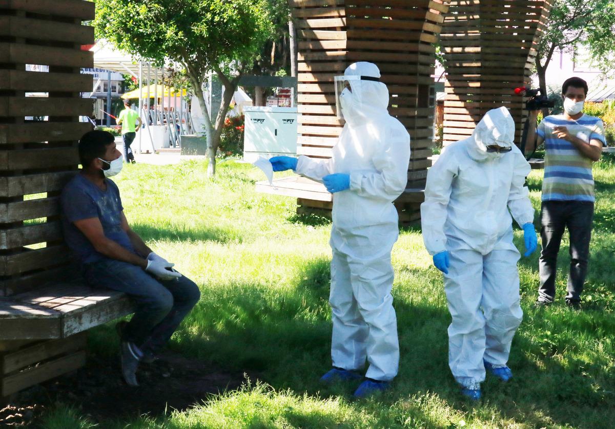 Karantinadan ka&ccedil;an adam, polise 'Kafama sıkın' dedi