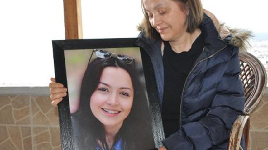 Ceren &Ouml;zdemir'in annesinden y&uuml;rek burkan s&ouml;zler