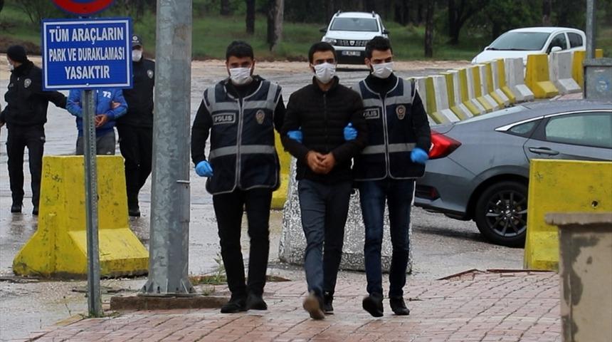 G&Uuml;NCELLEME (2) - Depremde hasar g&ouml;ren binadan hırsızlık yapan iki kişi tutuklandı