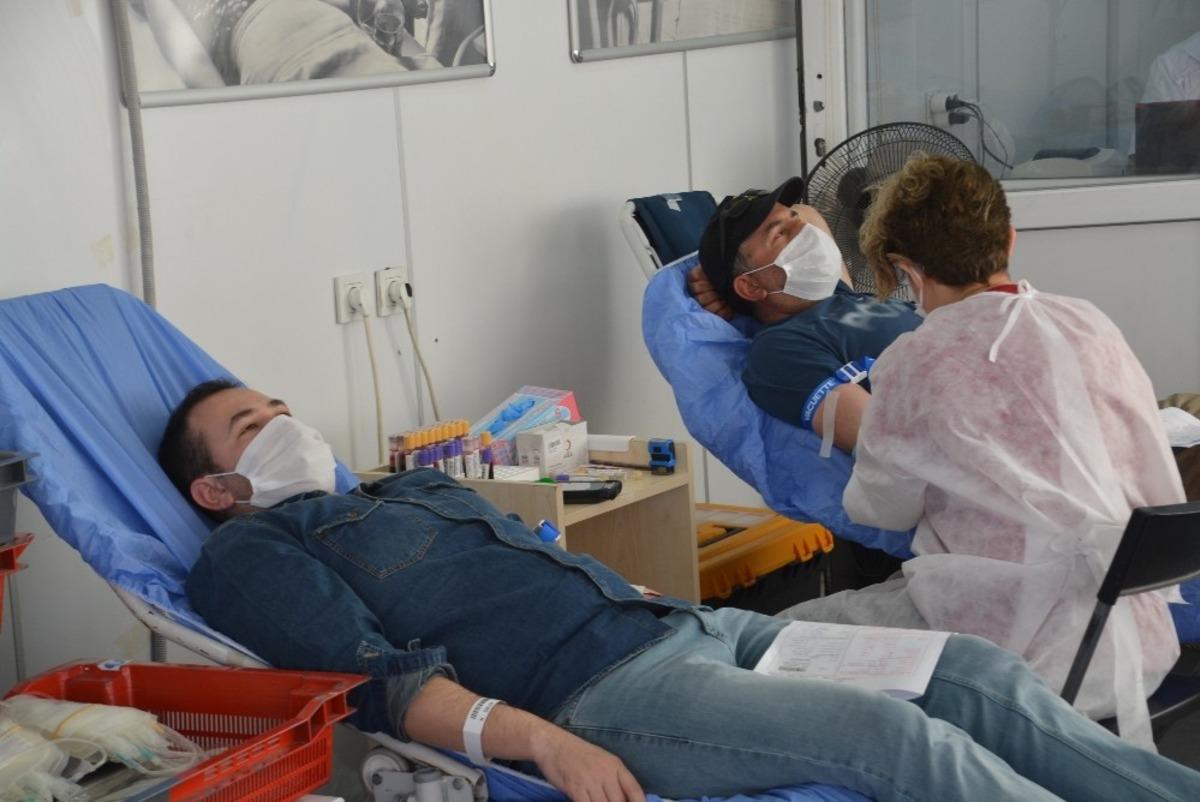 Aliağalı vatandaşlar kan bağışı &ccedil;ağrısına duyarsız kalmadı
