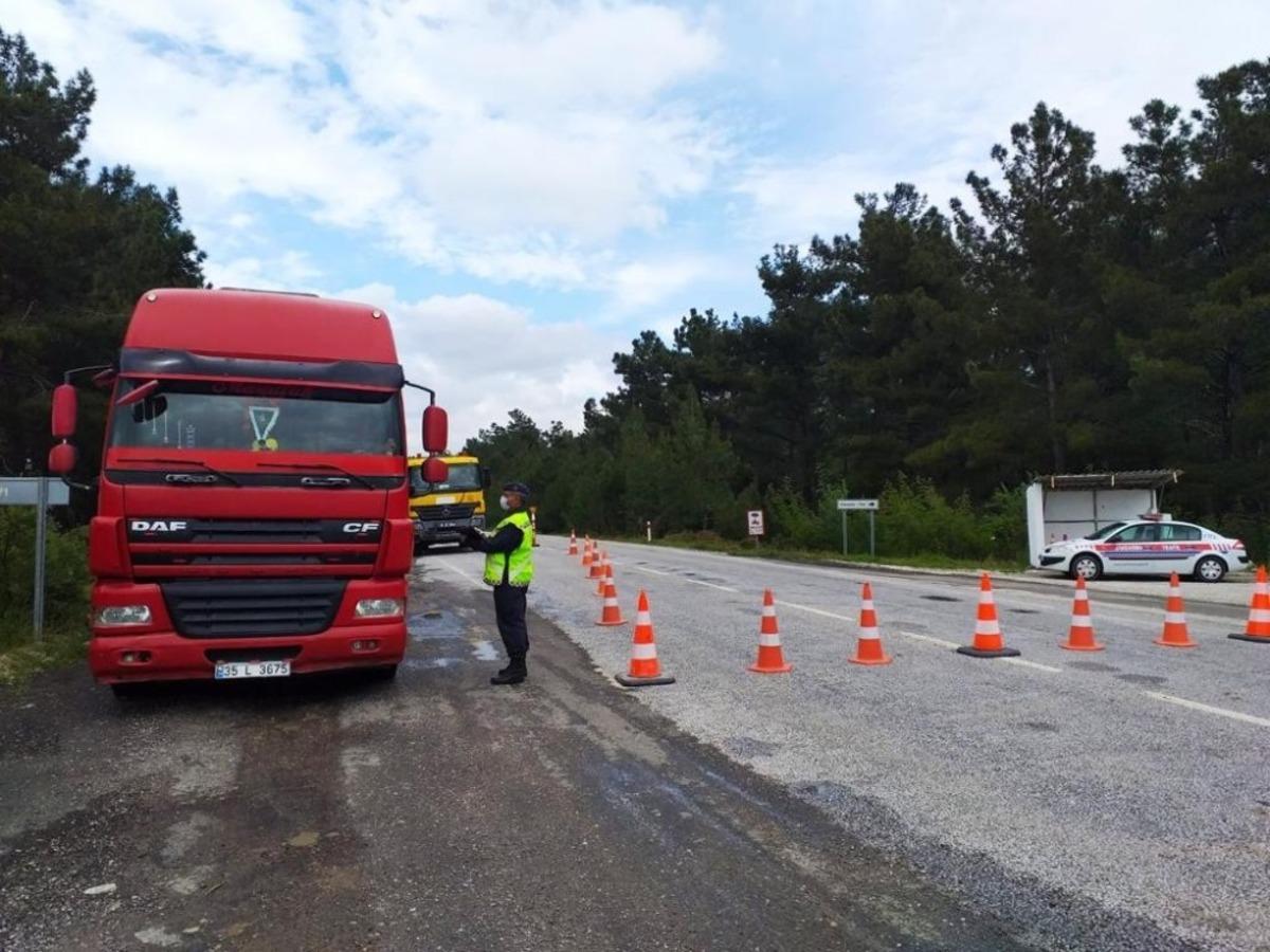 Balıkesir&rsquo;de y&uuml;k taşıyan ara&ccedil;lara denetim