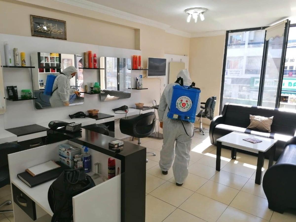 Berber ve kuaf&ouml;r salonları ila&ccedil;landı