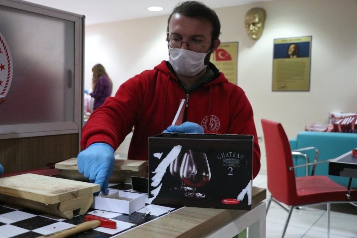 Gen&ccedil;lik Merkezinde 15 kişi 12 bin siperlik &uuml;retti