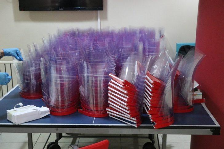 Gençlik Merkezinde 15 kişi 12 bin siperlik üretti G2