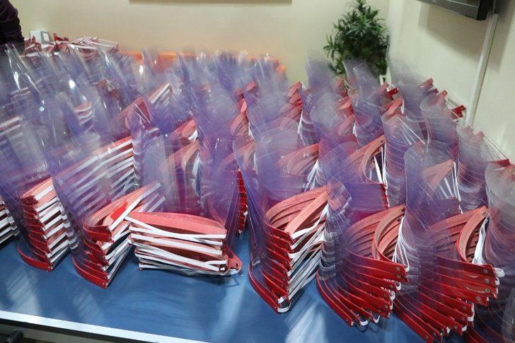 Gençlik Merkezinde 15 kişi 12 bin siperlik üretti G5