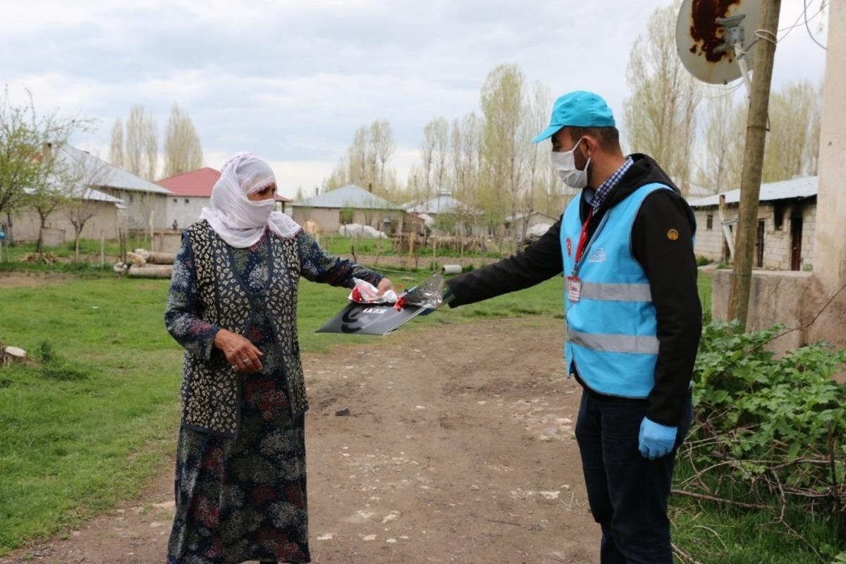 Erciş&rsquo;te 100 yaş ve &uuml;st&uuml; kadınların Anneler G&uuml;n&uuml; kutlandı