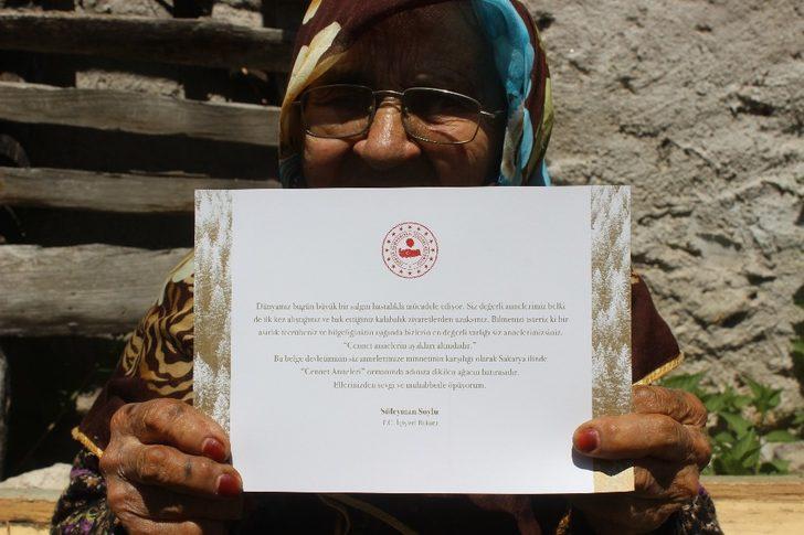 108 yaşında sokağa çıktı, İçişleri'nin hediyesiyle büyük mutluluk yaşadı G3