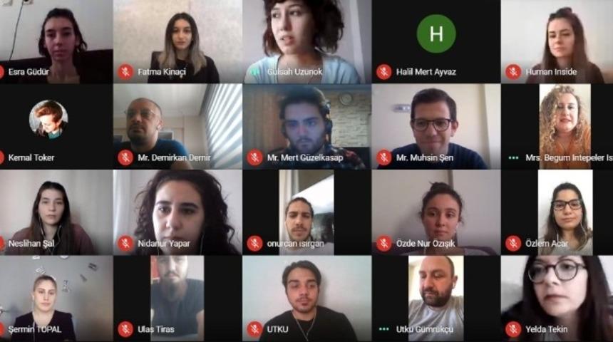 Başkan G&uuml;mr&uuml;k&ccedil;&uuml; online toplantıda gen&ccedil;lerin sorularını cevapladı