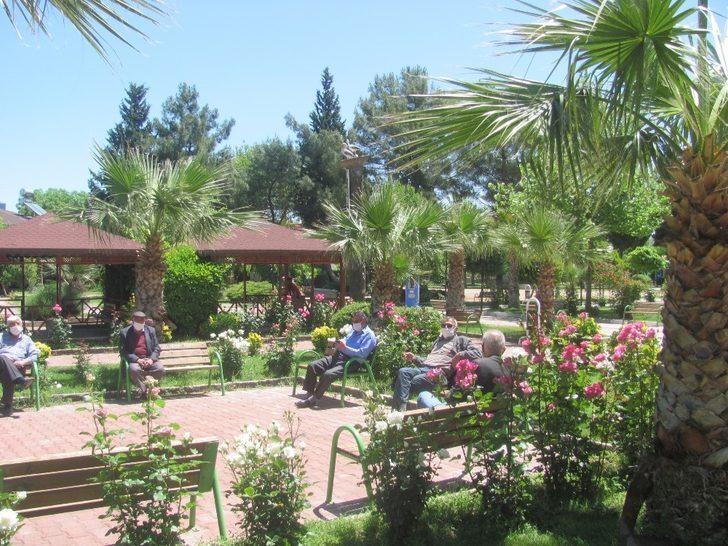 Yaşlılar parkları doldurdu G3