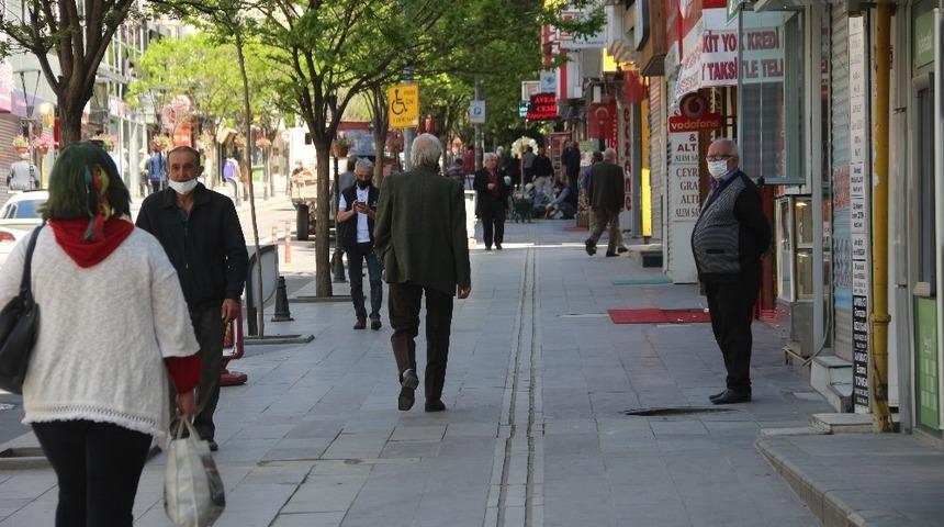 Sokağa &ccedil;ıktı, ilk işi d&uuml;kkan kirasını almak oldu