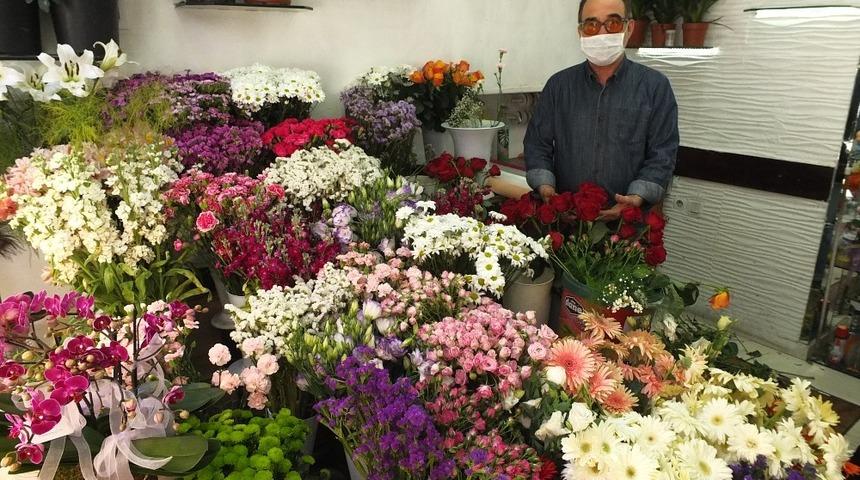 &Ccedil;i&ccedil;ek&ccedil;iler adrese teslim satışlardan memnun