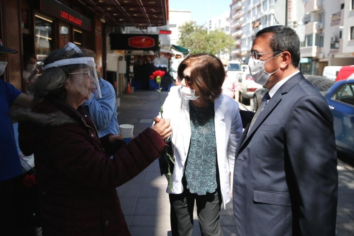 Başkan Batur, 65 yaş ve &uuml;st&uuml; Konaklılarla bir araya geldi
