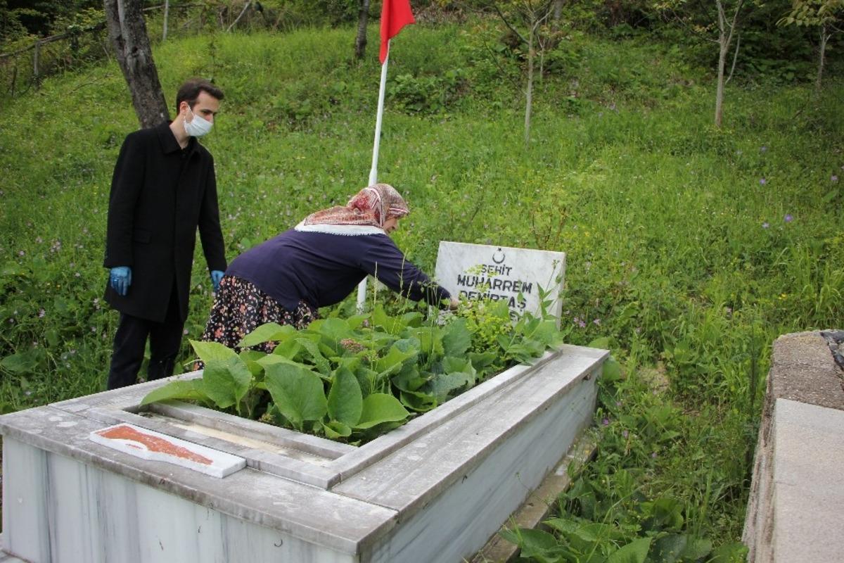 Kaymakam A&ccedil;ıkg&ouml;z, Anneler G&uuml;n&uuml;nde şehit annesini ziyaret etti