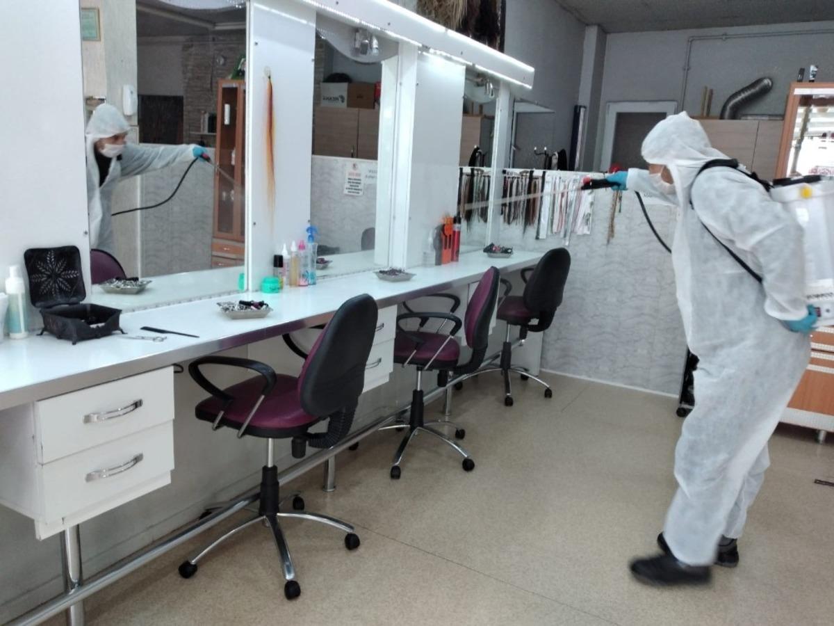 İlkadım&rsquo;da berber ve kuaf&ouml;rler dezenfekte edildi