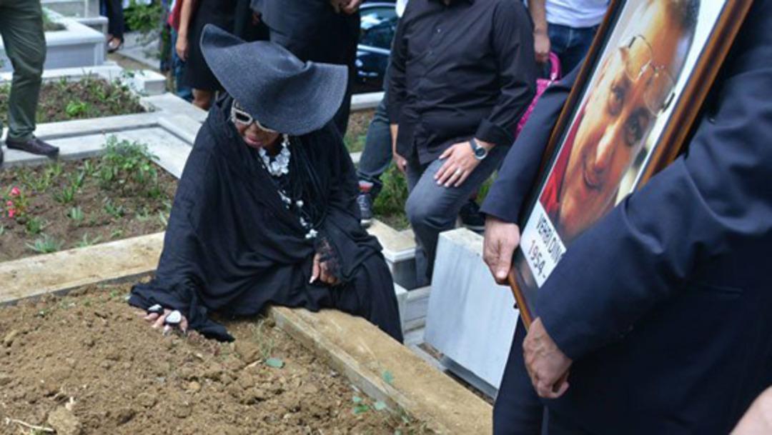 Vehbi Din&ccedil;can son yolculuğuna b&ouml;yle uğurlandı