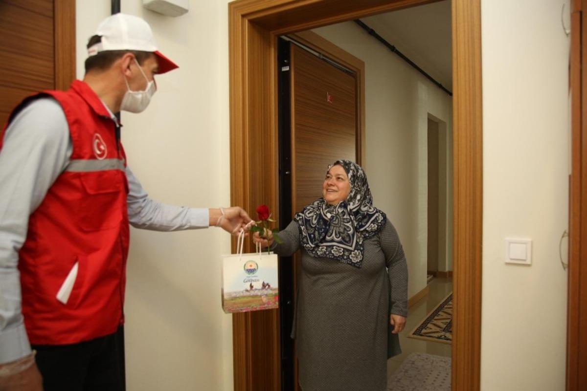 Şehit anneleri ve eşleri Anneler G&uuml;n&uuml;&rsquo;nde unutulmadı