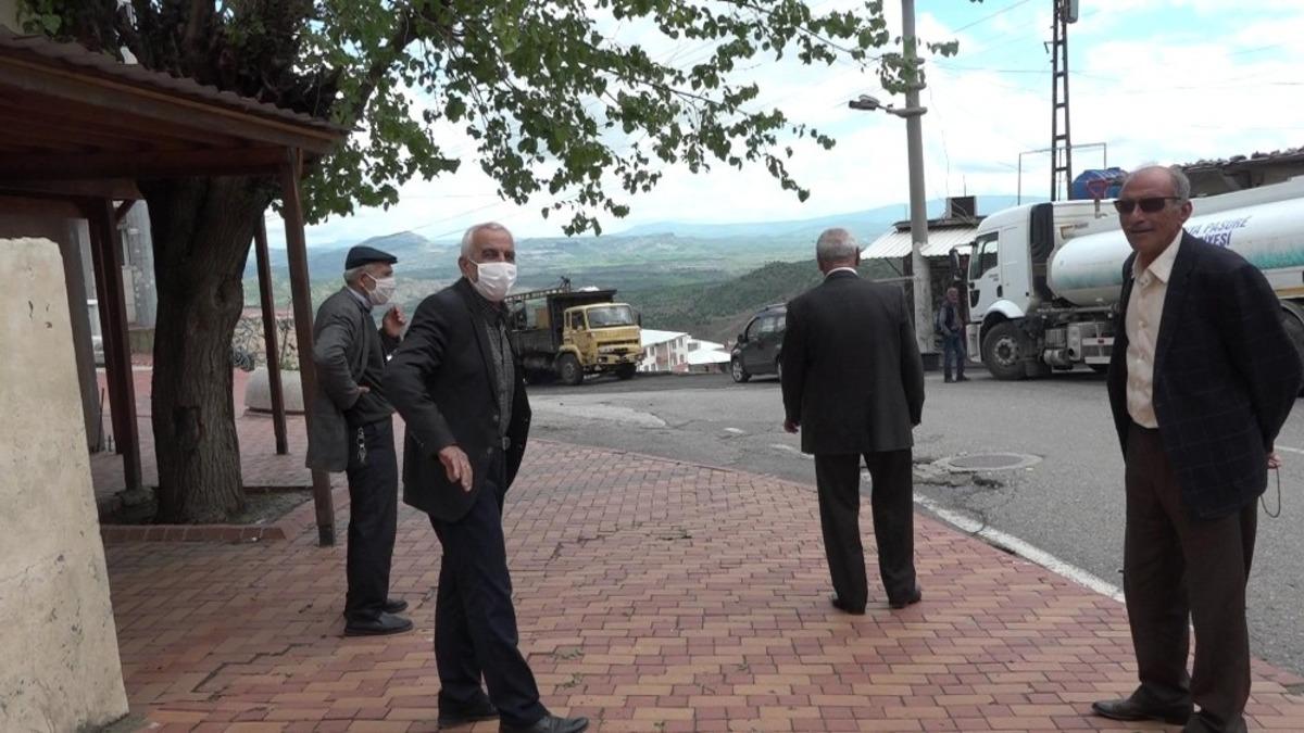 Kulp&rsquo;ta 65 yaş ve &uuml;st&uuml; vatandaşlar birbirleri ile hasret giderdi