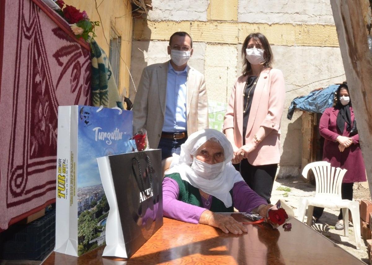 107 yaşındaki G&uuml;listan Nine&rsquo;nin Anneler G&uuml;n&uuml; kutlandı