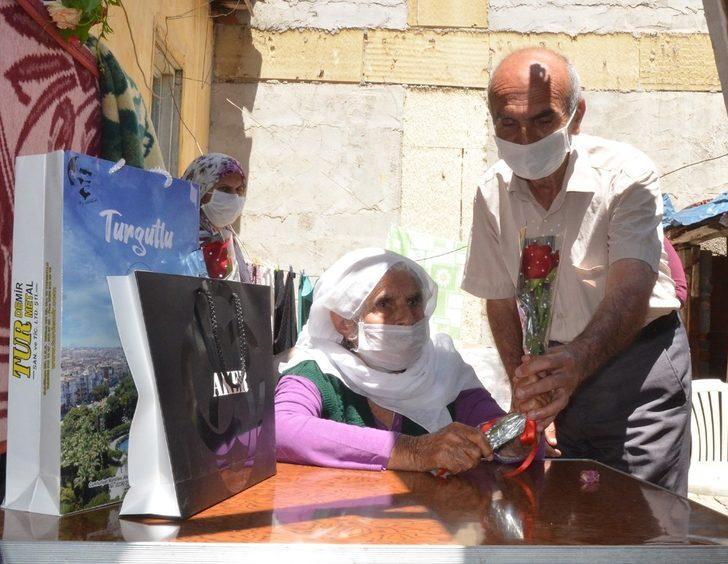 107 yaşındaki Gülistan Nine’nin Anneler Günü kutlandı G3