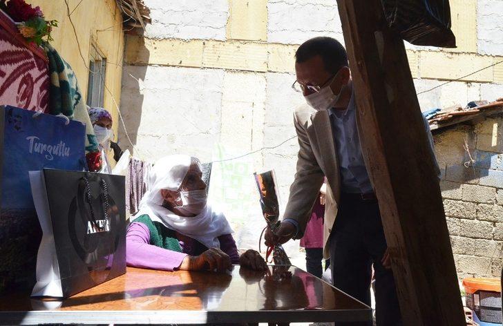 107 yaşındaki Gülistan Nine’nin Anneler Günü kutlandı G4