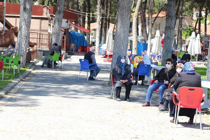 65 yaş ve üzeri vatandaşlar sokaklarda G5