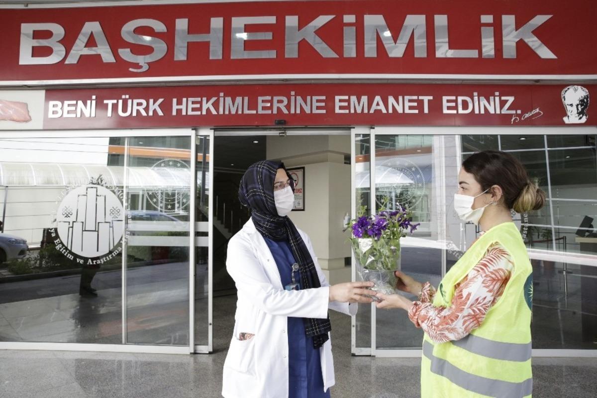 Antalya&rsquo;da hem anneler hem &ccedil;i&ccedil;ek &uuml;reticisi sevindi