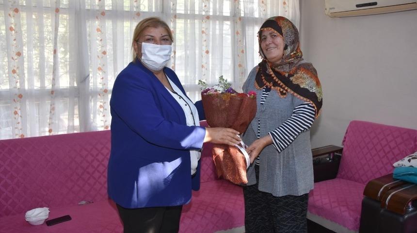 Başkan Erdem&rsquo;den anneye s&uuml;rpriz