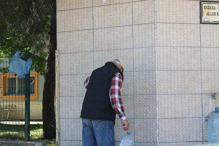 Manyas’ta yaşlılar sokağın tadını çıkardılar G2