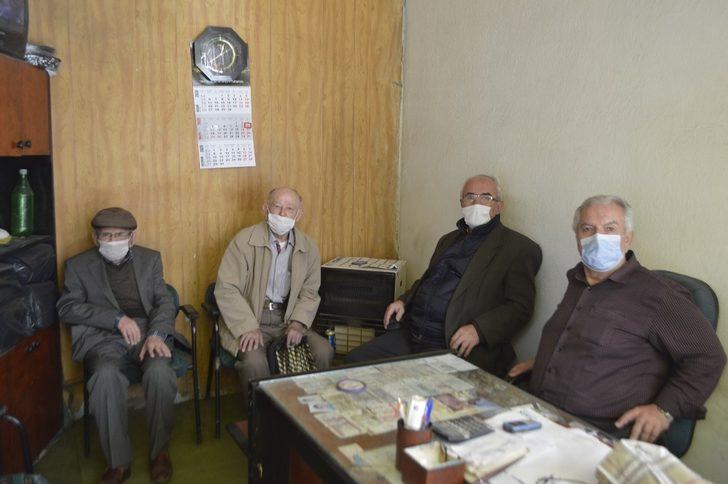 65 Yaş üstü park ve bahçelere akın etti G2