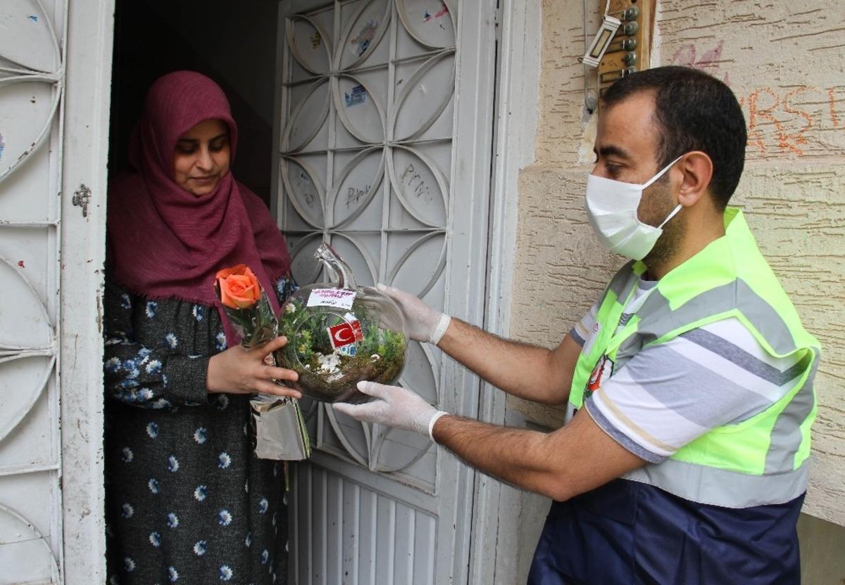 Anneler g&uuml;n&uuml;nde şehit anne ve eşleri de unutulmadı