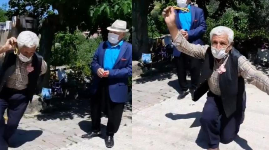 Sokağa &ccedil;ıkma iznini oynayarak kutladılar