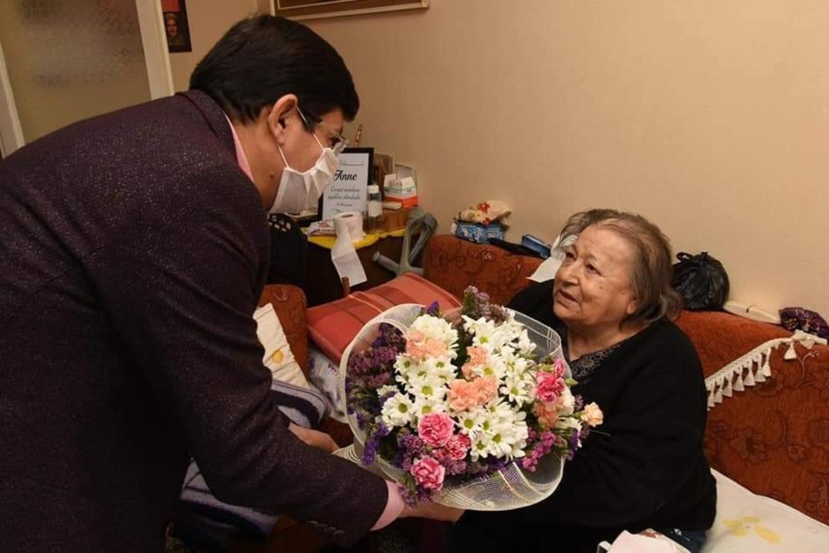 Başkan &Ouml;zcan şehit annelerini unutmadı