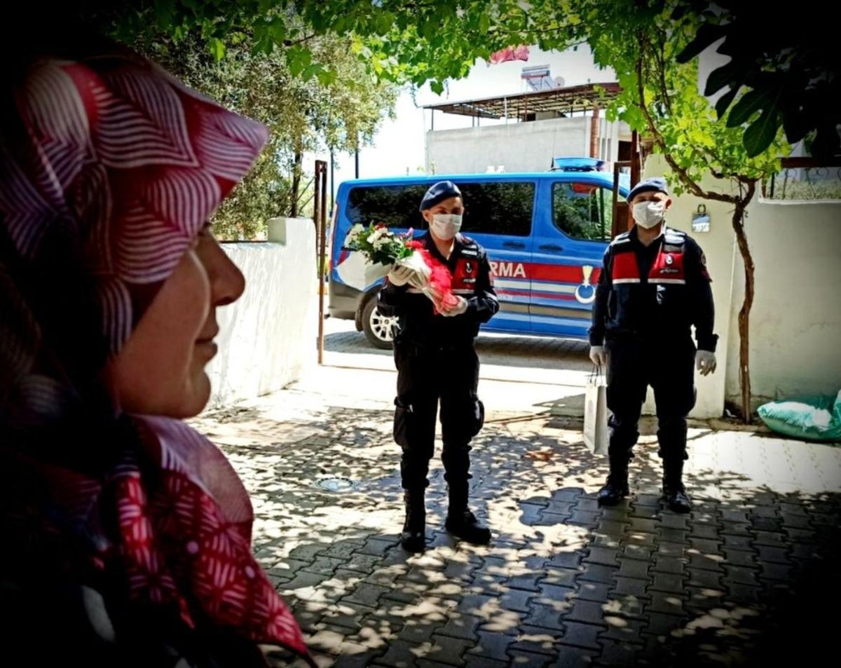 Jandarmadan şehit annelerine Anneler G&uuml;n&uuml; s&uuml;rprizi