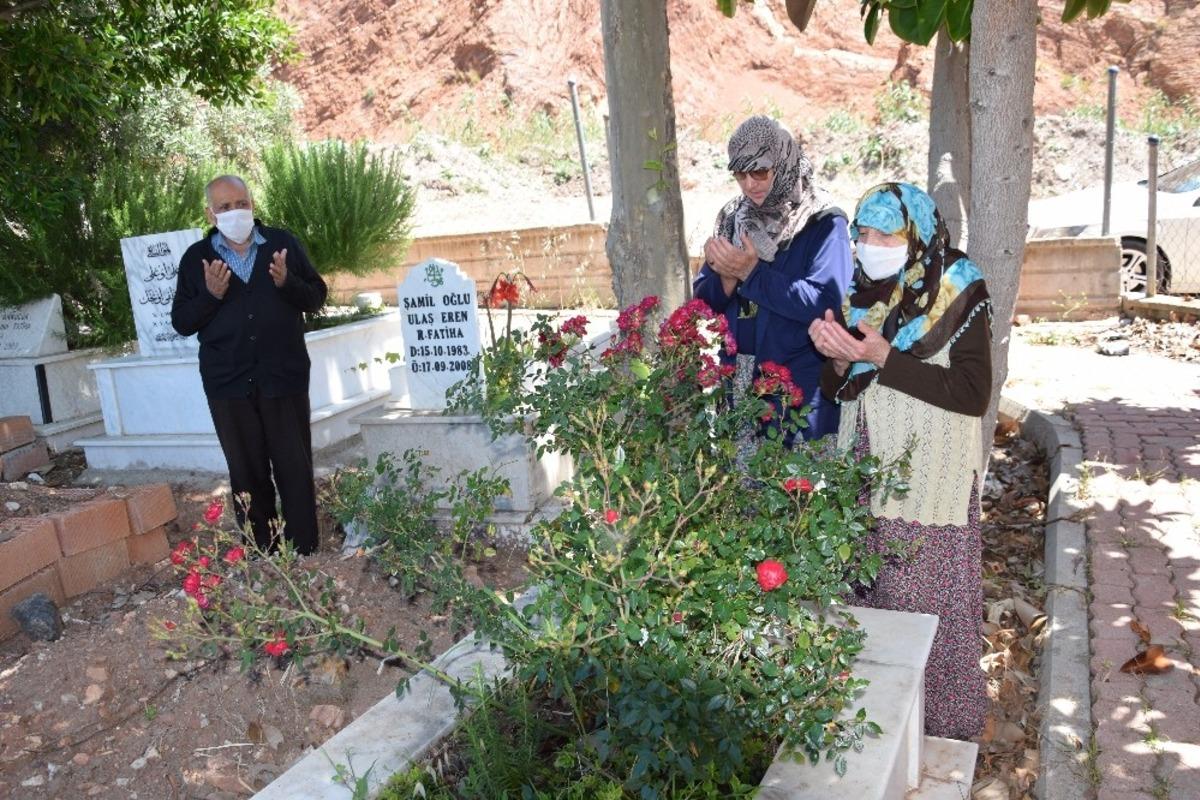 65 yaş ve &uuml;st&uuml; vatandaşlar g&uuml;nlerce evde olmanın acısını &ccedil;ıkarttılar