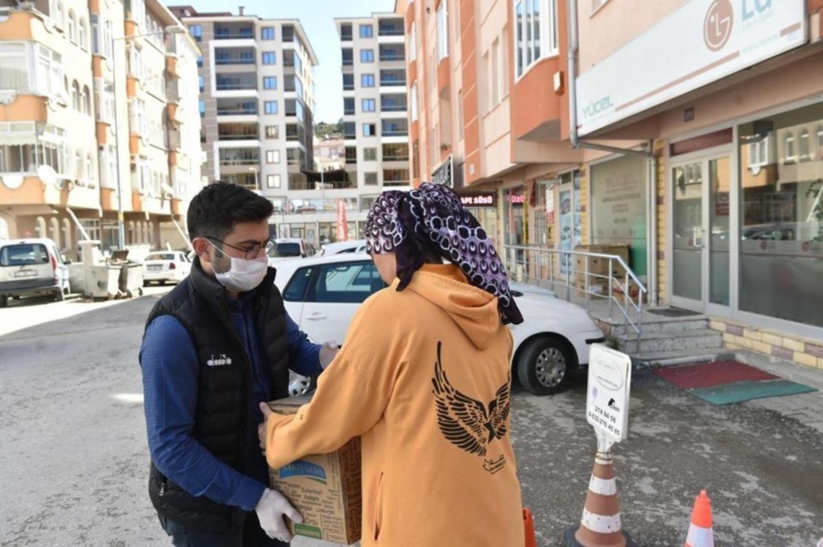 Başkan Vidinlioğlu, &ldquo;Şu ana kadar 11 bin yardım kolisi dağıttık&rdquo;