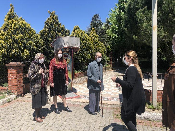 Başkan Tekin Anneler gününde çiçek ve Maske dağıttı G1