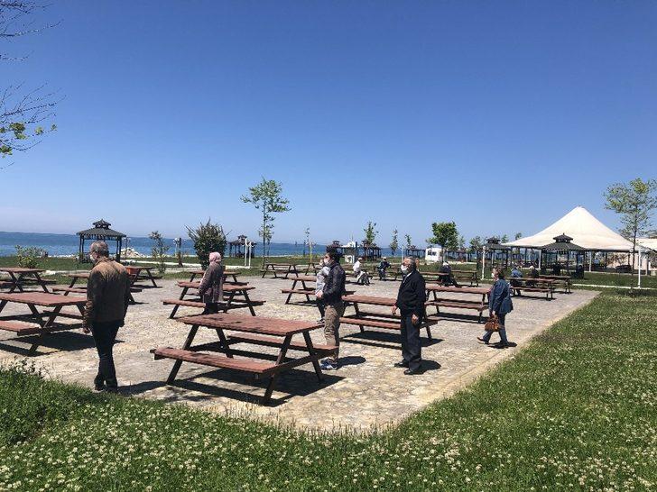 Başkan Tekin Anneler gününde çiçek ve Maske dağıttı G2