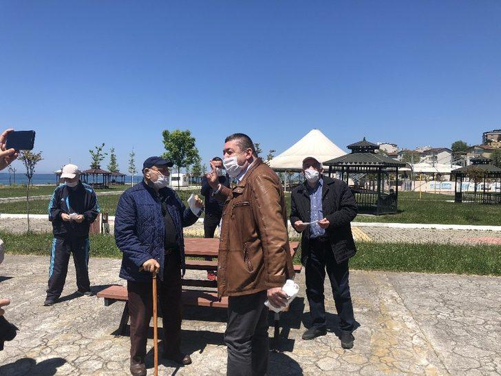 Başkan Tekin Anneler gününde çiçek ve Maske dağıttı G4