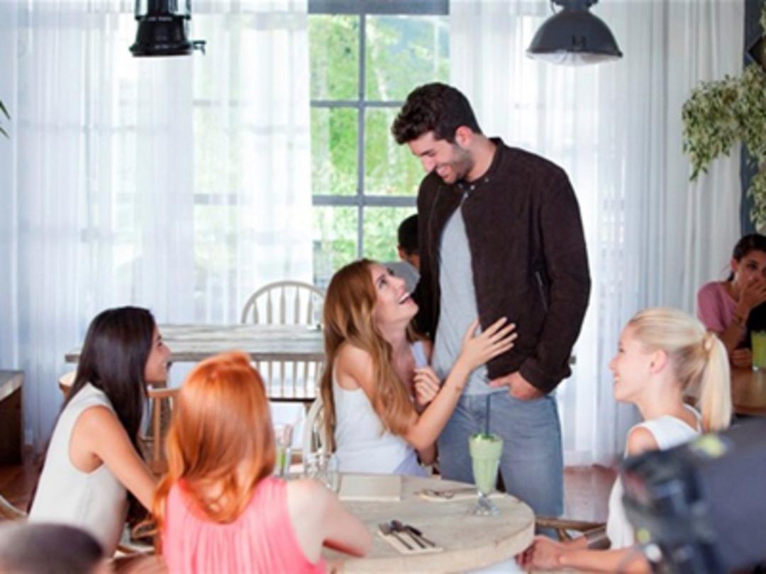 Sinem Kobal ve kardeşi aynı reklam filminde