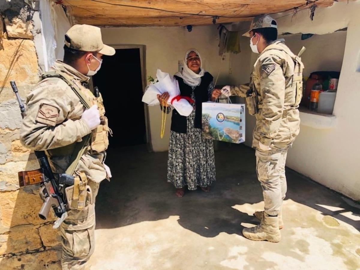 Dicle ve Eğil&rsquo;de şehit anneleri unutulmadı