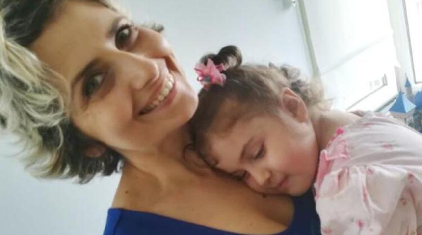 &Ouml;yk&uuml; Arin'den annesine: Sen iyi ki yanımdaydın