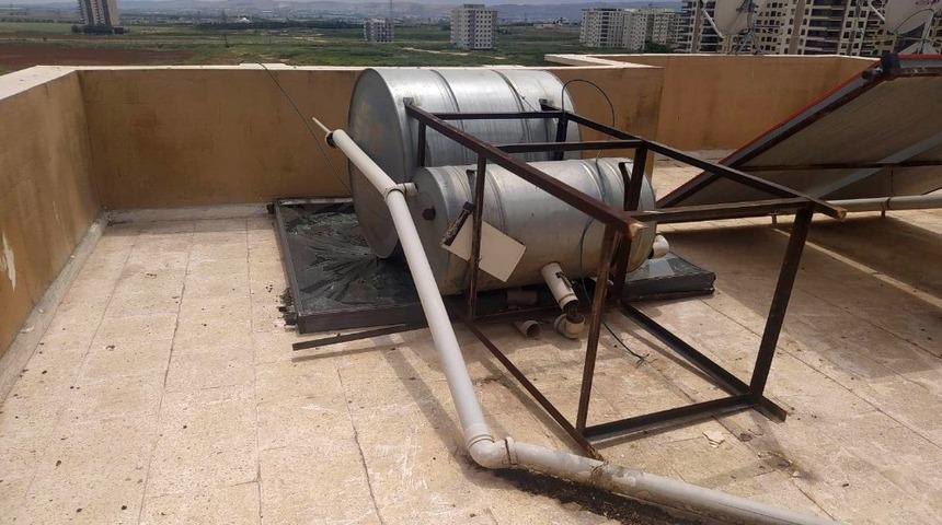 Şiddetli r&uuml;zgar g&uuml;neş enerjisi panellerini devirdi