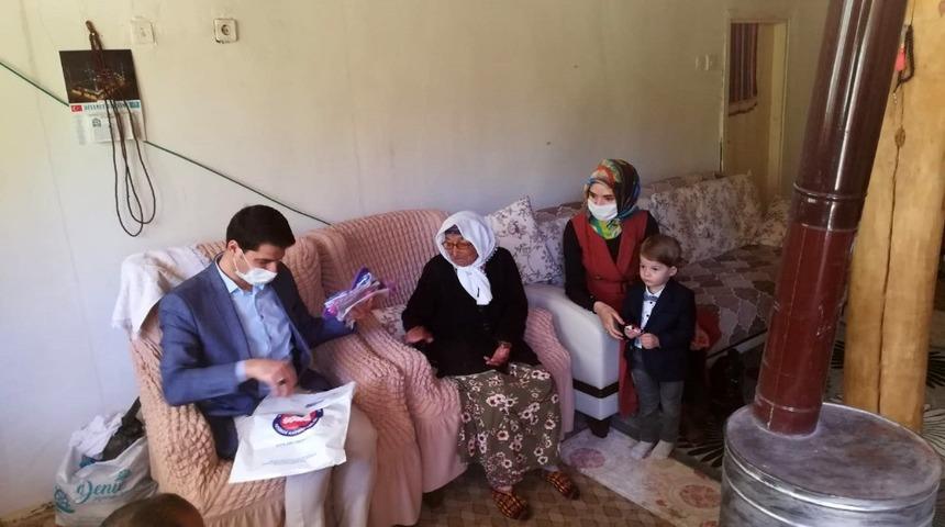 Asırlık nineye Anneler G&uuml;n&uuml; ziyareti