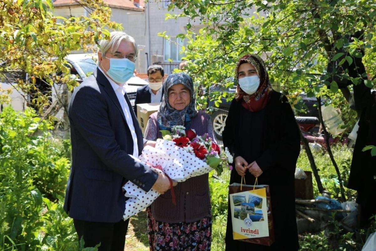Anneler G&uuml;n&uuml;&rsquo;nde Şehit Annelerine anlamlı ziyaret