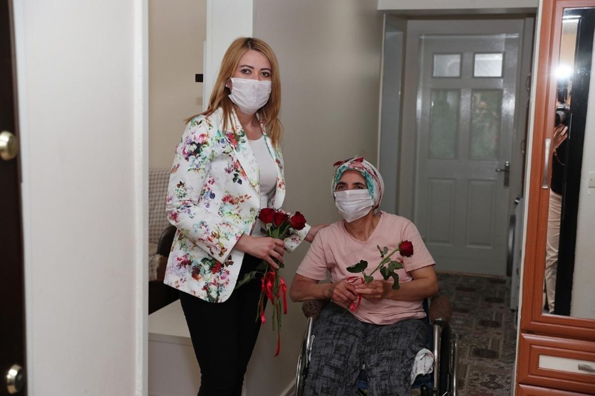 Merkezefendi Belediye&rsquo;sinden 65 yaş ve &uuml;st&uuml; annelere &rsquo;g&uuml;l&rsquo; s&uuml;rprizi